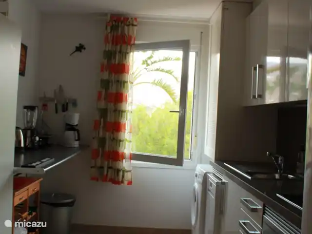 vakantiehuis huren in Spanje, Costa Tropical, Almuñécar – Casa Encontrada keuken met wasmachine, afwasmachine en oven