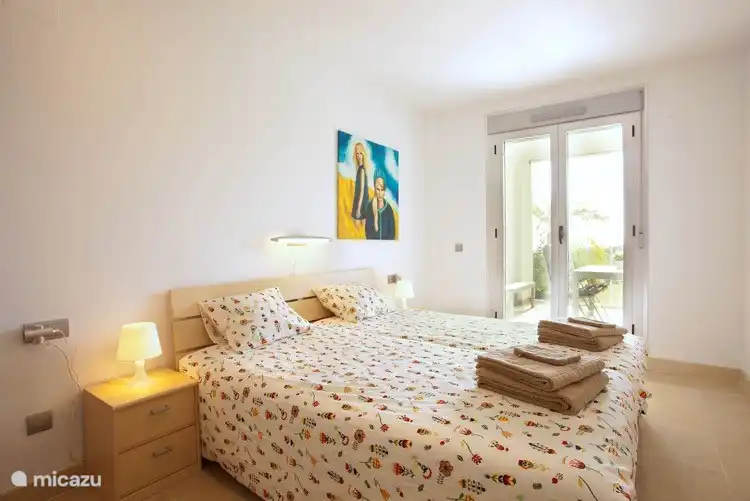 Schlafzimmer mit 180x200 litsjumeaux