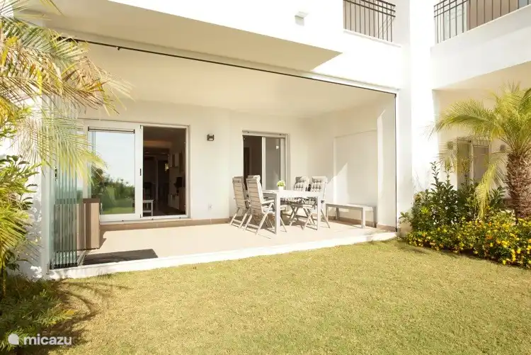 Terrasse Raum mit offenem Glastüren