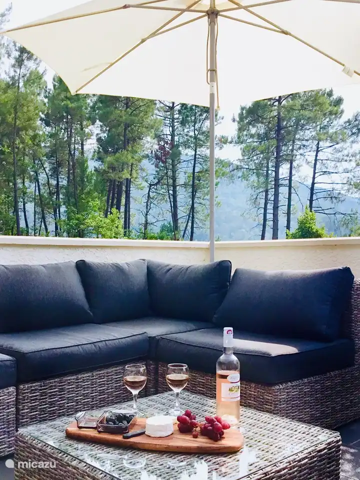 Schön, draußen zu sitzen