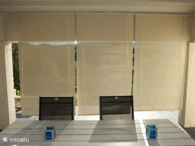 Villa Comfort en Francia, Gard, Molières-sur-Cèze - villa La terraza también tiene toldos.