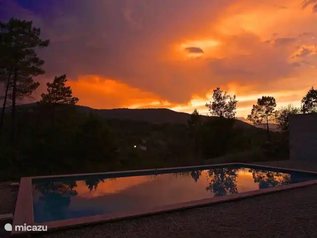 Villa Comfort en Francia, Gard, Molières-sur-Cèze - villa puesta de sol en la piscina