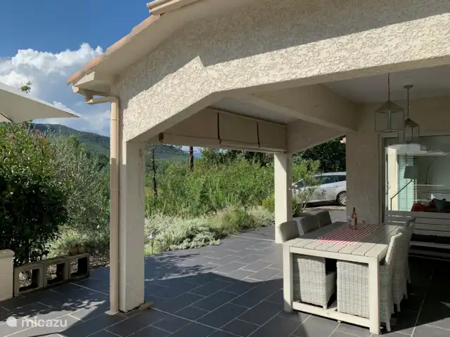 Villa Comfort en Francia, Gard, Molières-sur-Cèze - villa terraza cubierta