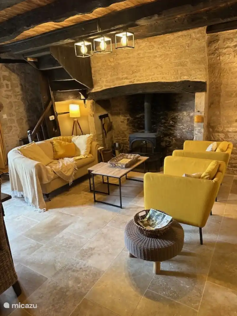 Wohnzimmer mit Holzofen