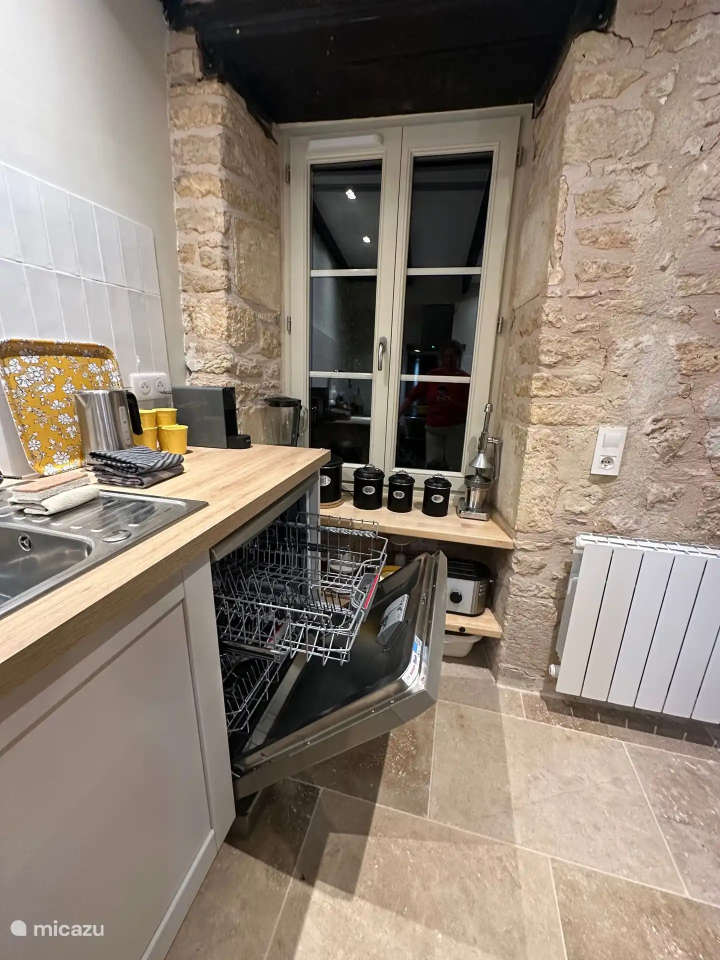 Küche mit Geschirrspüler