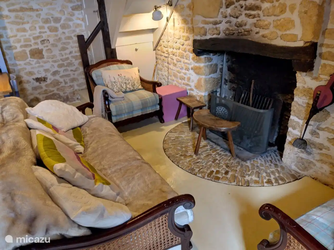 Wohnzimmer mit Kamin