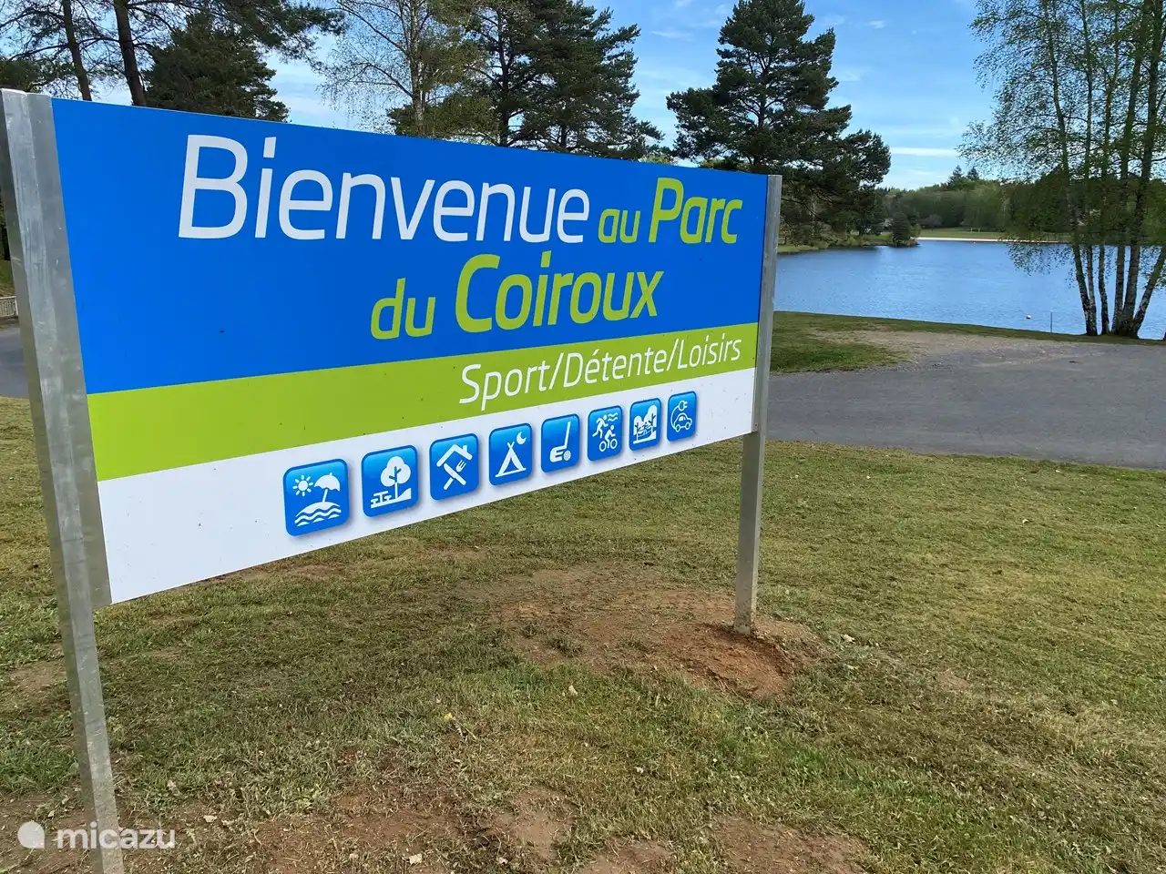 Parc de Coiroux bietet einen See mit weitläufigem Strand und Liegewiesen mit Restaurant, einen 18-Loch-Golfplatz, Schwimmwasser und Kanuverleih