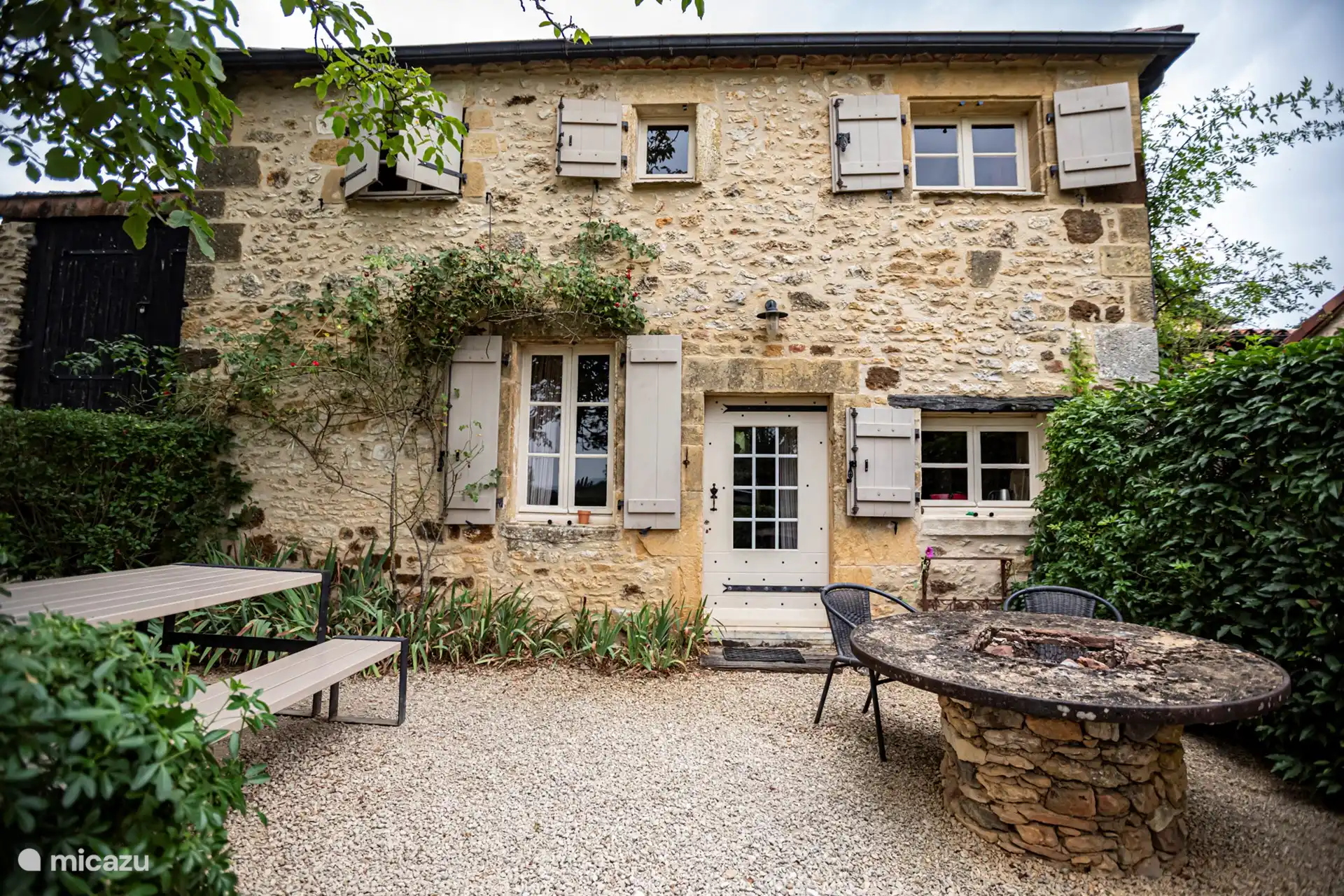 L'Escudorio mit Terrasse