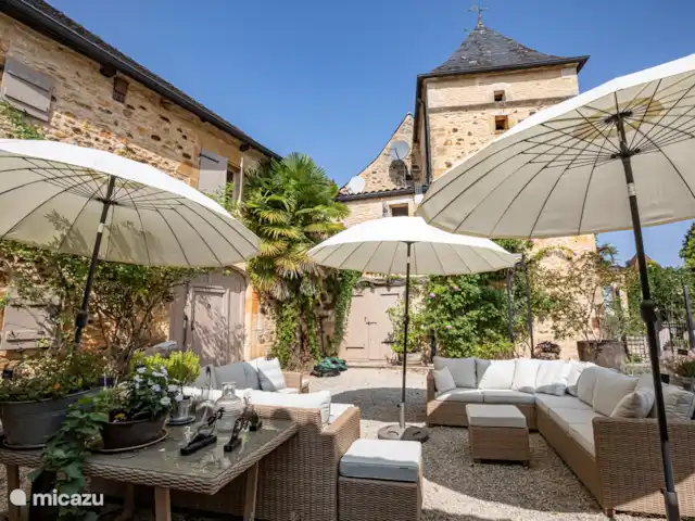 casa vacacional en Francia, Dordoña, Simeyrols – Lo Cretsou Patio (wifi+café)