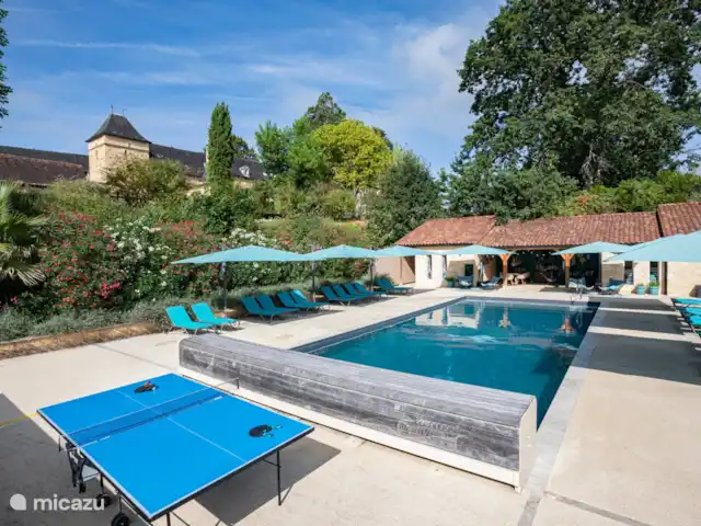 casa vacacional en Francia, Dordoña, Simeyrols – Lo Cretsou Piscina con tumbonas