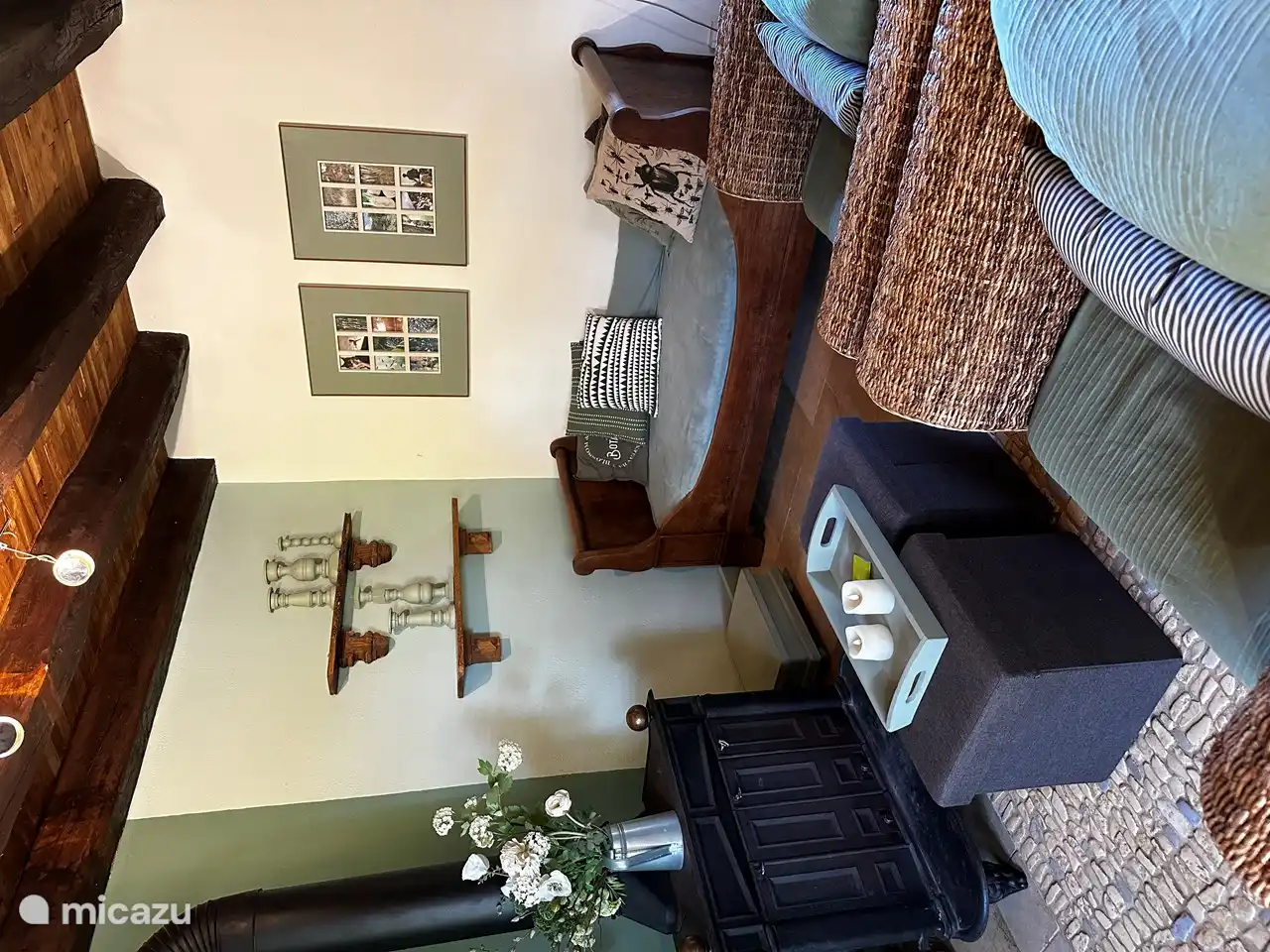 Wohnzimmer mit Holzofen