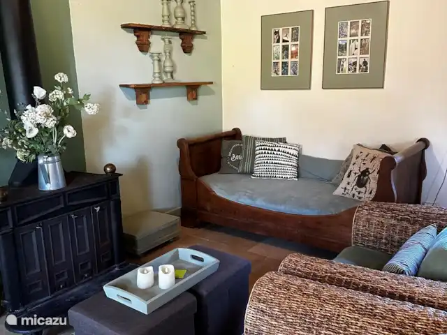 casa vacacional en Francia, Dordoña, Simeyrols – Lo Cretsou Salón con estufa de leña