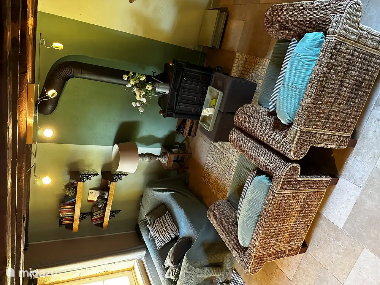 Wohnzimmer mit Holzofen