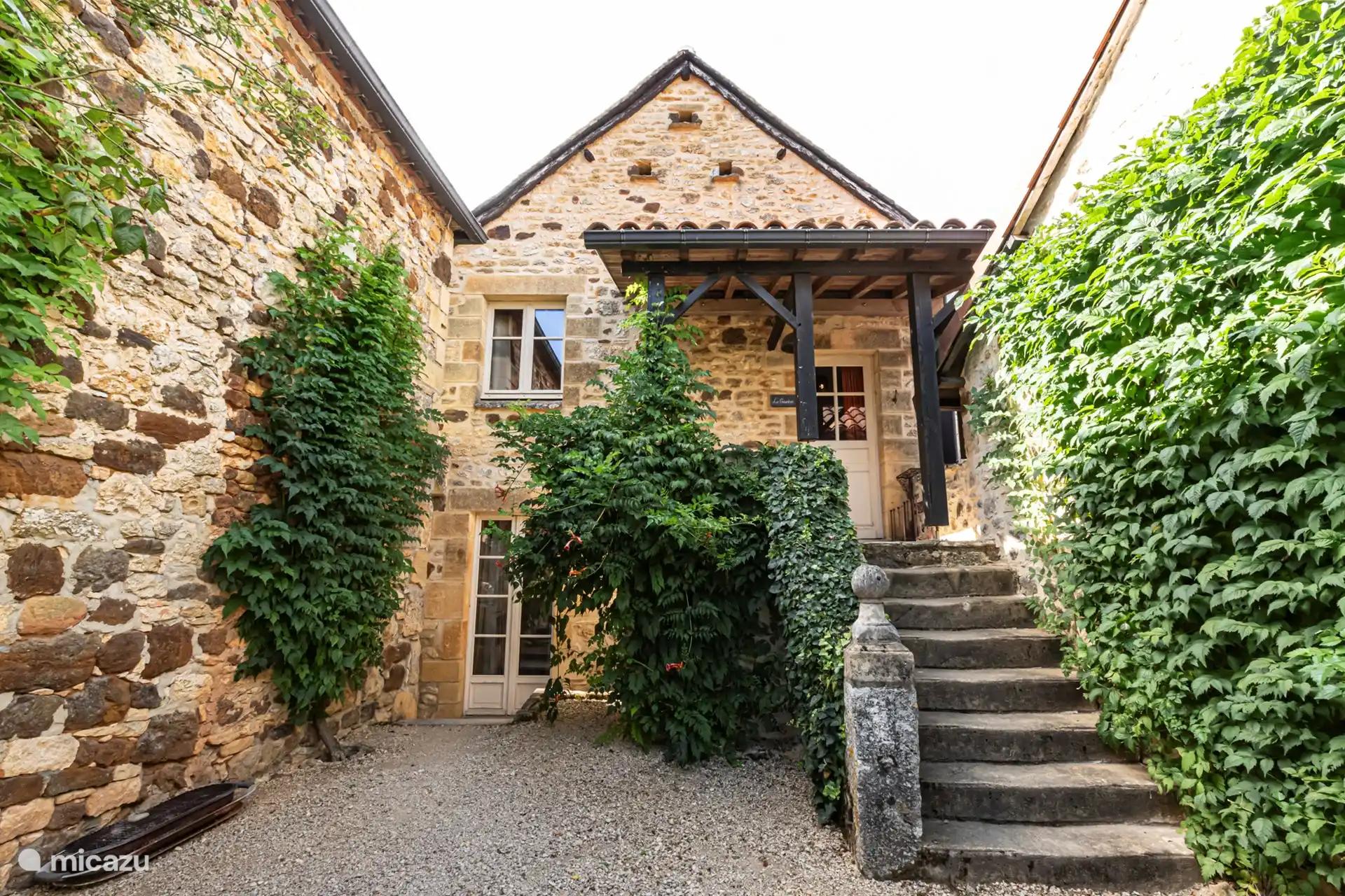 Treppe zur Veranda und Haustür