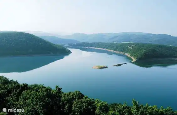 Einer der größten Stauseen in Europa, den Edersee.