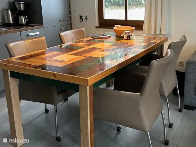 Location de Vacances Allemagne, Sauerland, Frankenau, maison de vacances - Bienvenue : maison de luxe, sauna privé Cuisine ouverte avec coin repas confortable.