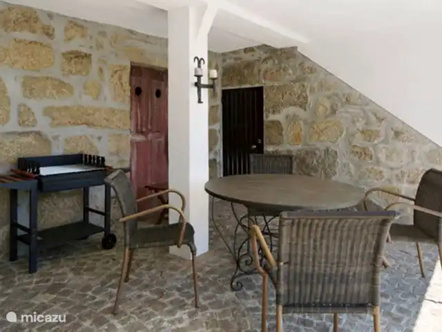 Vakantiehuis voor 7 p, bergzicht huren in Portugal, Viseu, Tondela - finca De patio waar het heerlijk zitten is in zomer en winter