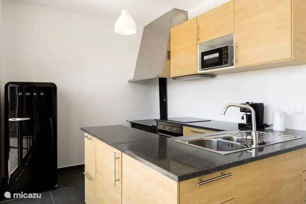 Gut ausgestattete Küche