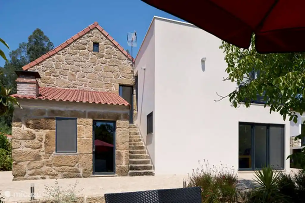 Teilfrontansicht Haupthaus Villa Lugar do Pego