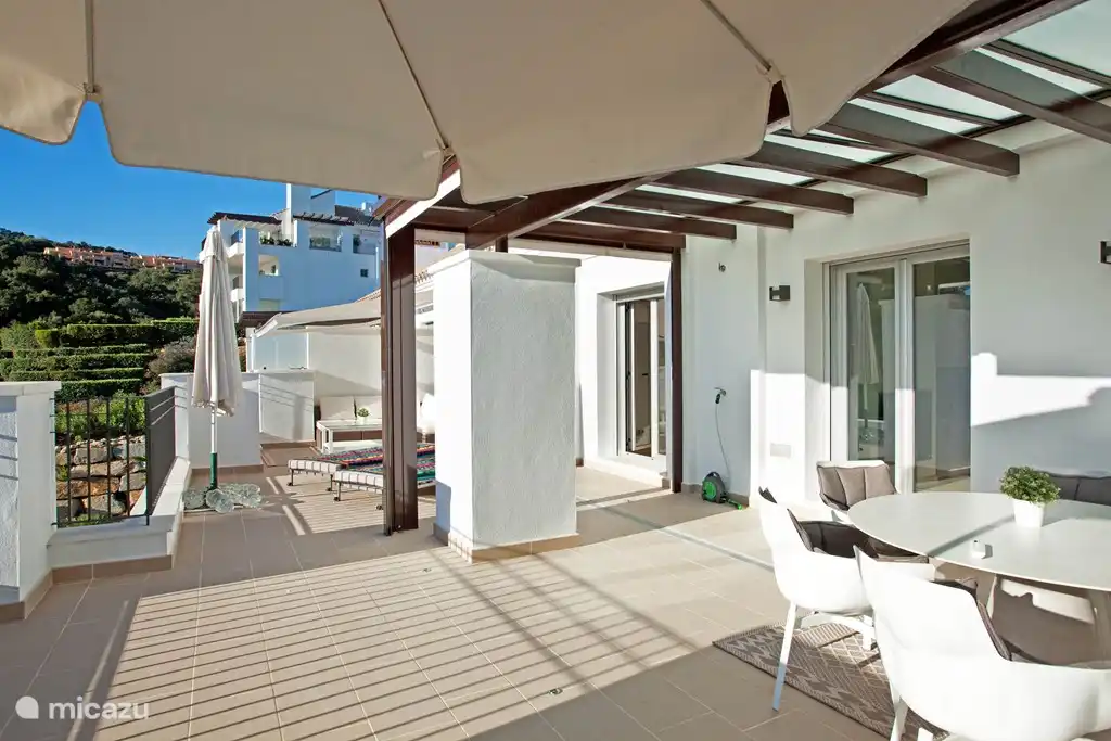 Eine Seite der Terrasse 