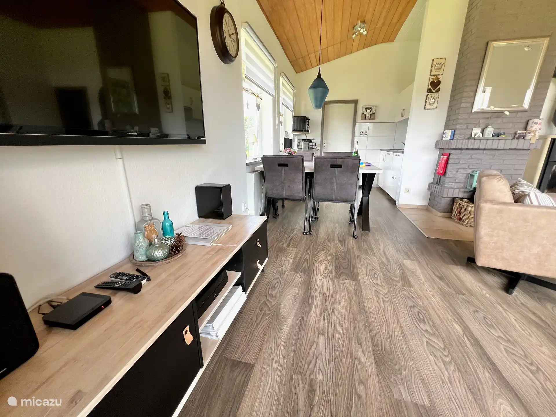 Das Licht kommt überall wunderbar herein.