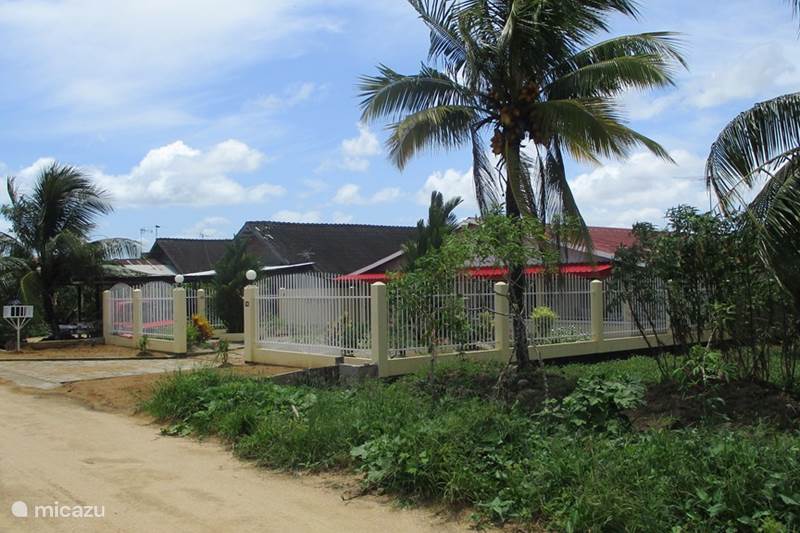 Vakantiehuis Suriname, Commewijne, Mariënburg Bungalow Saampies
