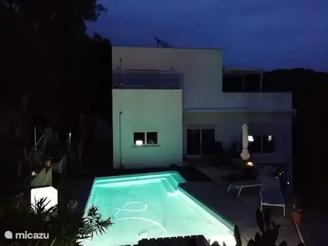 villa en España, Costa Brava, Santa Cristina d'Aro – El Carrilet, Santa Cristina d'Aro luz de la piscina