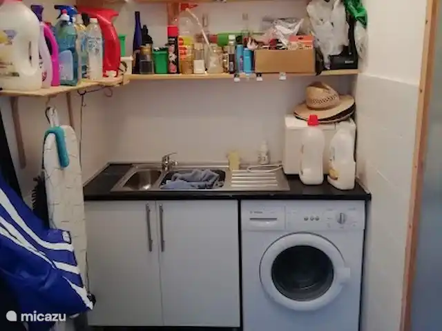 villa en España, Costa Brava, Santa Cristina d'Aro – El Carrilet, Santa Cristina d'Aro Lavadero con fregadero y lavadora