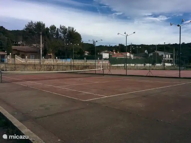 villa en España, Costa Brava, Santa Cristina d'Aro – El Carrilet, Santa Cristina d'Aro Cancha de tenis para residentes e invitados