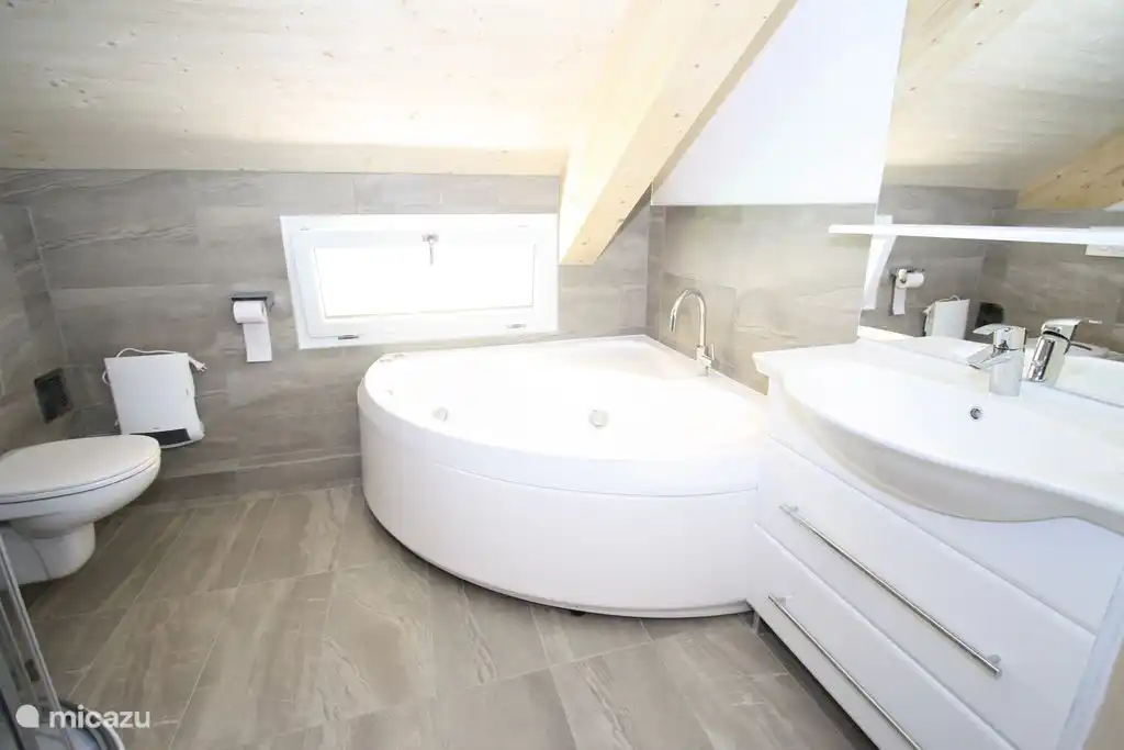 Badezimmer mit hauseigenen Wellness