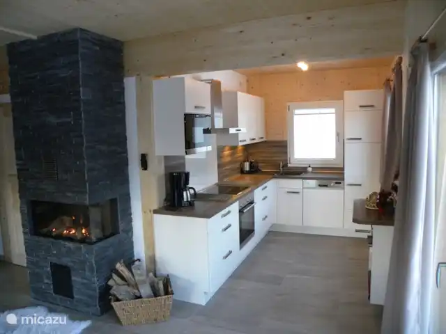 chalet en Austria, Estiria, Hohentauern – Chalet Edelweiss Cocina de lujo con gran frigorífico-congelador, horno empotrado, microondas, vitrocerámica, lavavajillas.