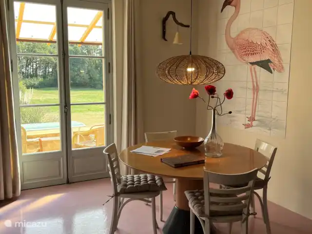 Belle Boissierette 'Cosy' | France, Lot, Marminiac - gîte / cottage Salle à manger avec vue sur prairie
