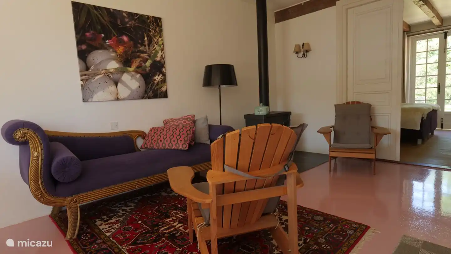 Wohnzimmer mit Holzofen