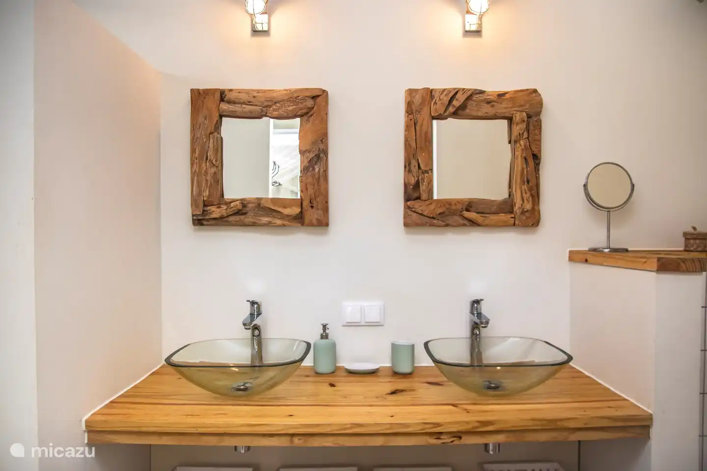 Badkamer van hoofd slaapkamer