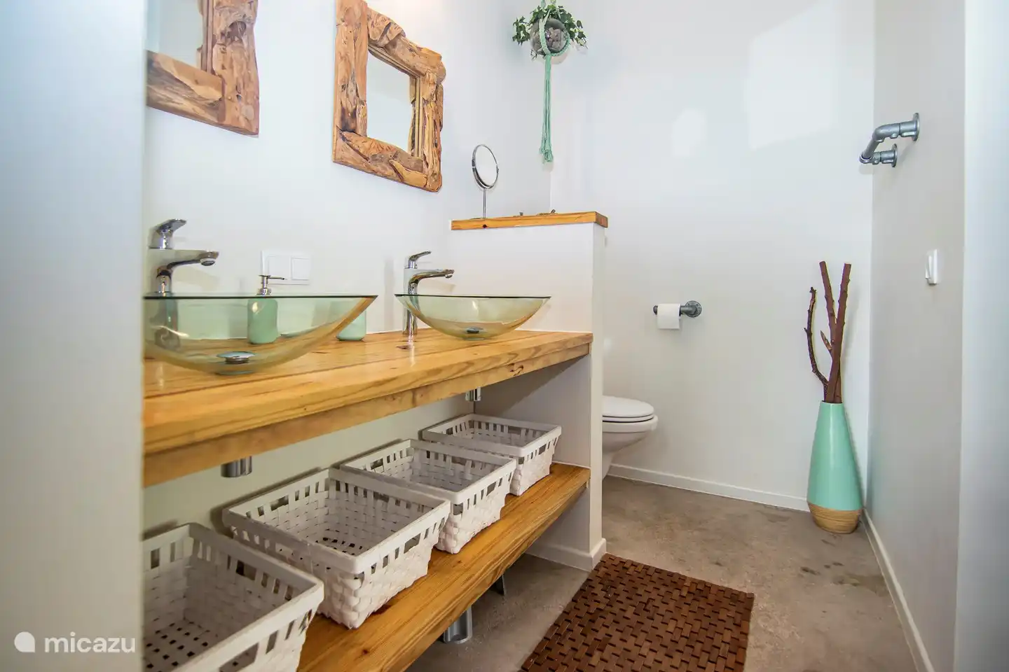 Badkamer van hoofd slaapkamer