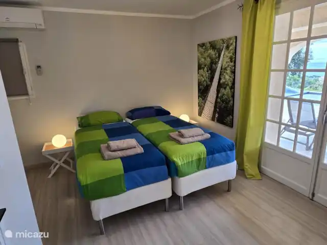 Villa Savoir Vivre vue mer | France, Côte d'Azur, Les Issambres - villa Chambre avec portes-fenêtres donnant sur la terrasse