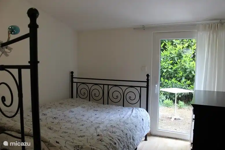 Schlafzimmer mit Terrasse