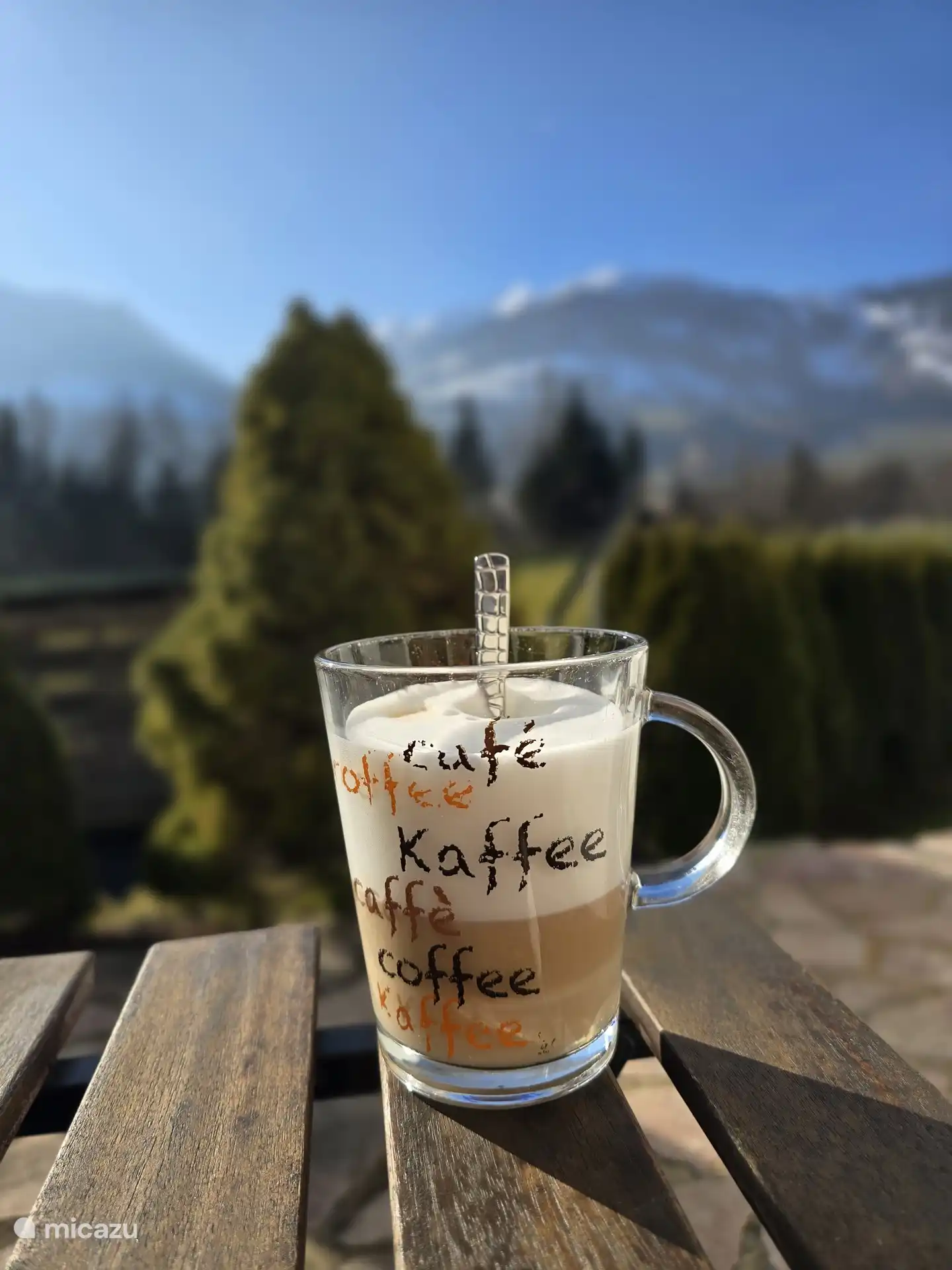Disfrute de una buena taza de café en la terraza de la casa de vacaciones Spieljochblick