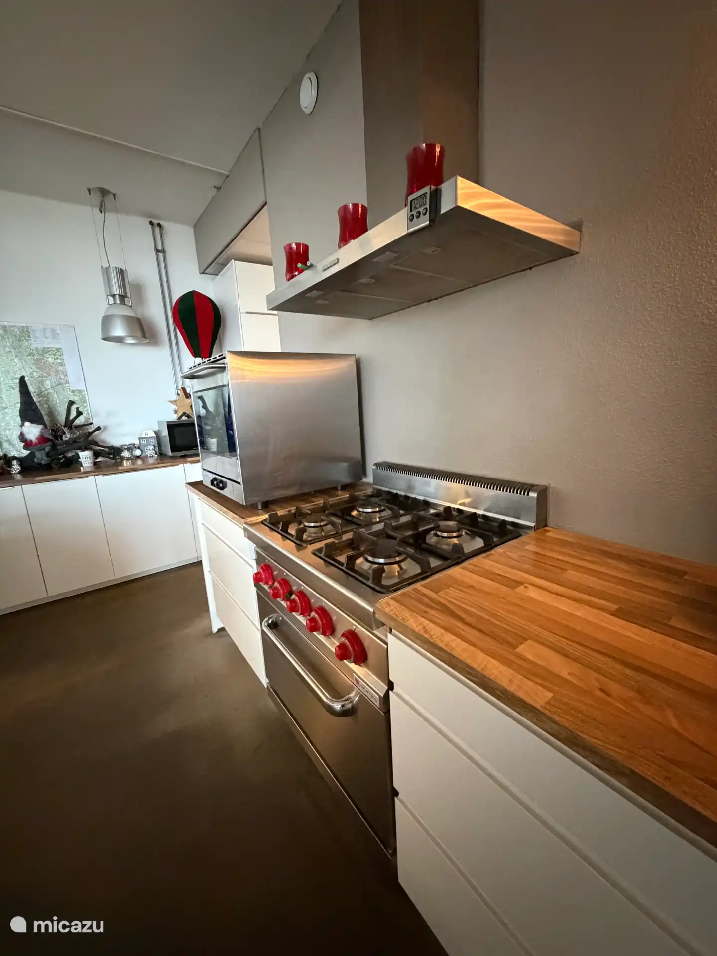 Koken in een open keuken, met voldoende afzetruimte