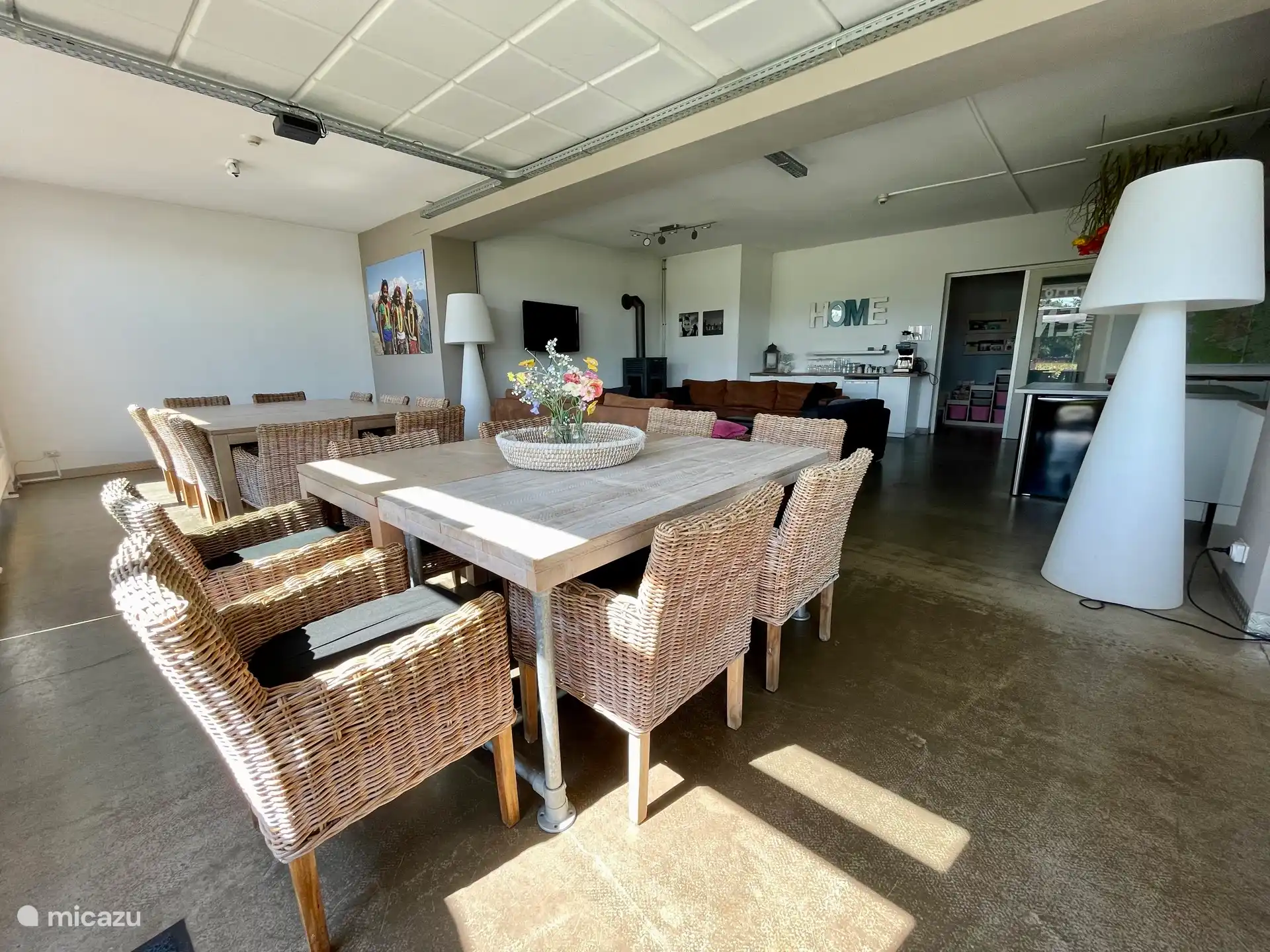 Ruime voldoende plek voor max 24 personen