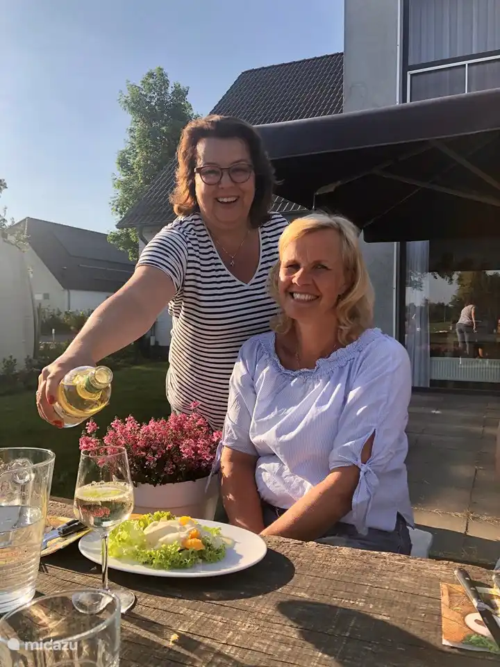 Genießen Sie ein köstliches Glas Wein