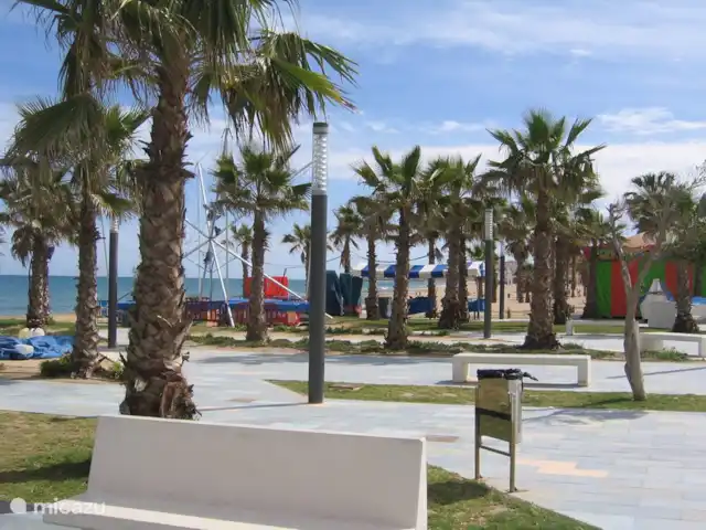 Playa de naturaleza acuática en España, Costa Blanca, La Mata - apartamento foto de la plaza del pueblo