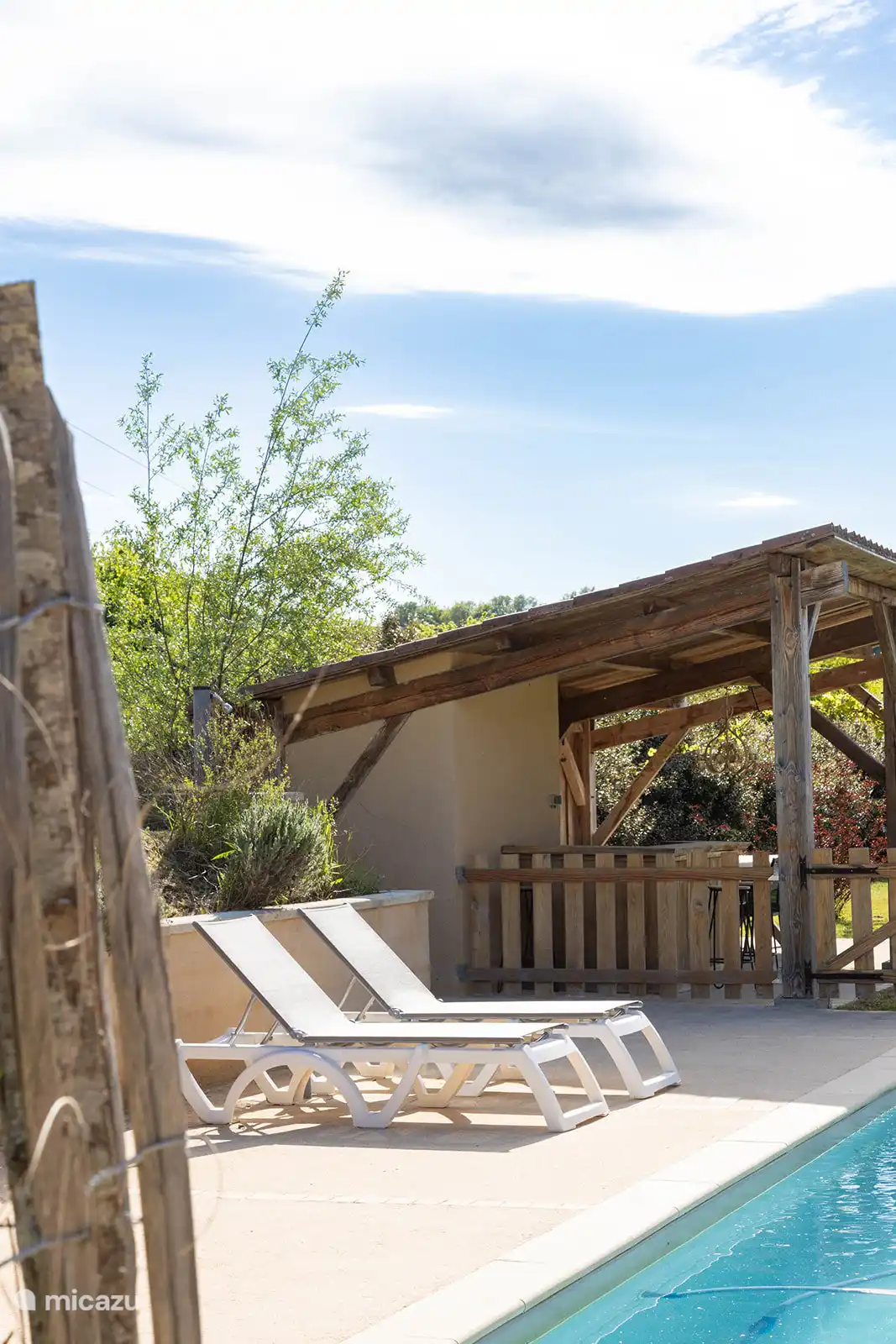 Buitendouche/bar/loungen