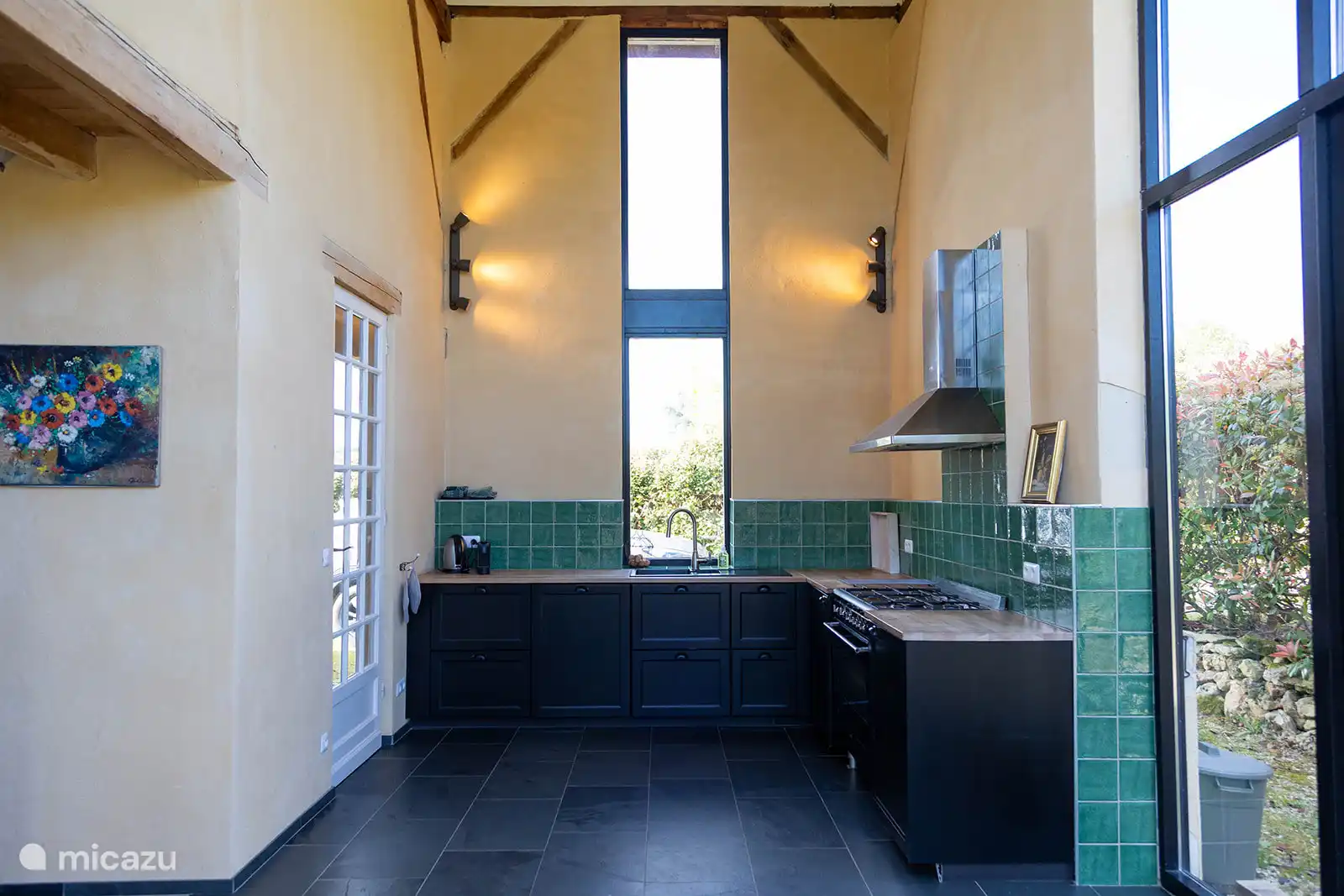 Volledige uitgeruste keuken - koelkast in bijkeuken