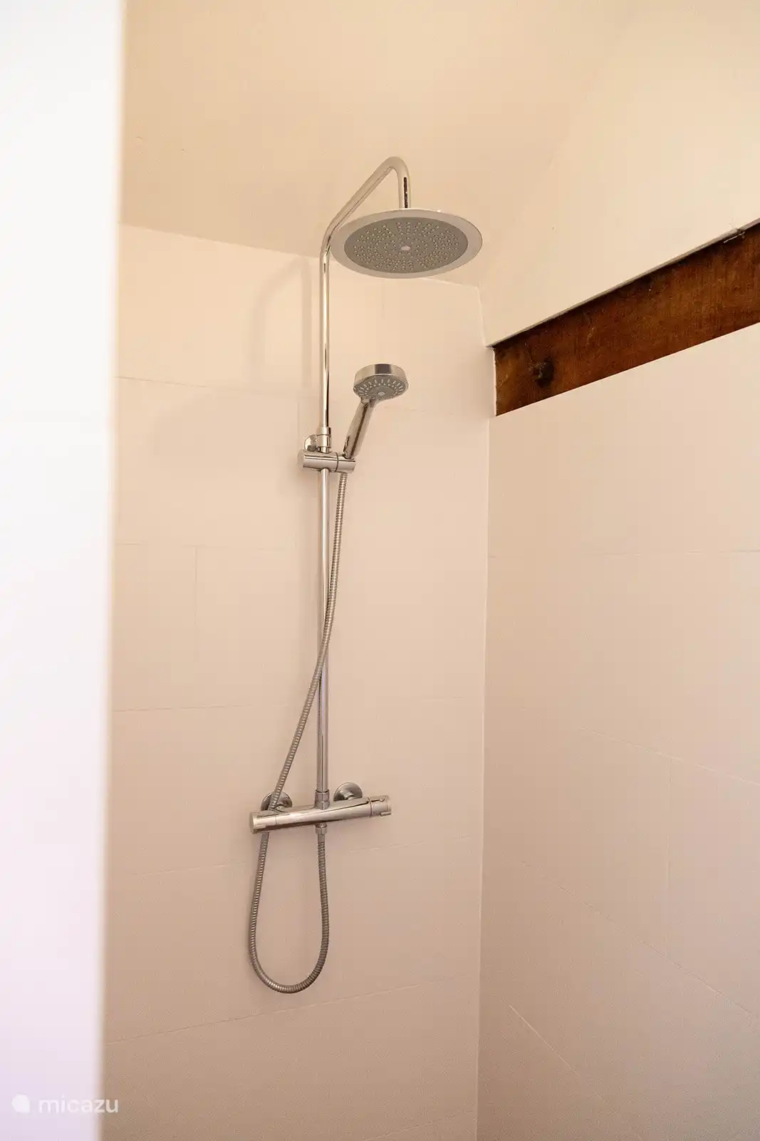 Douche (beide badkamers)