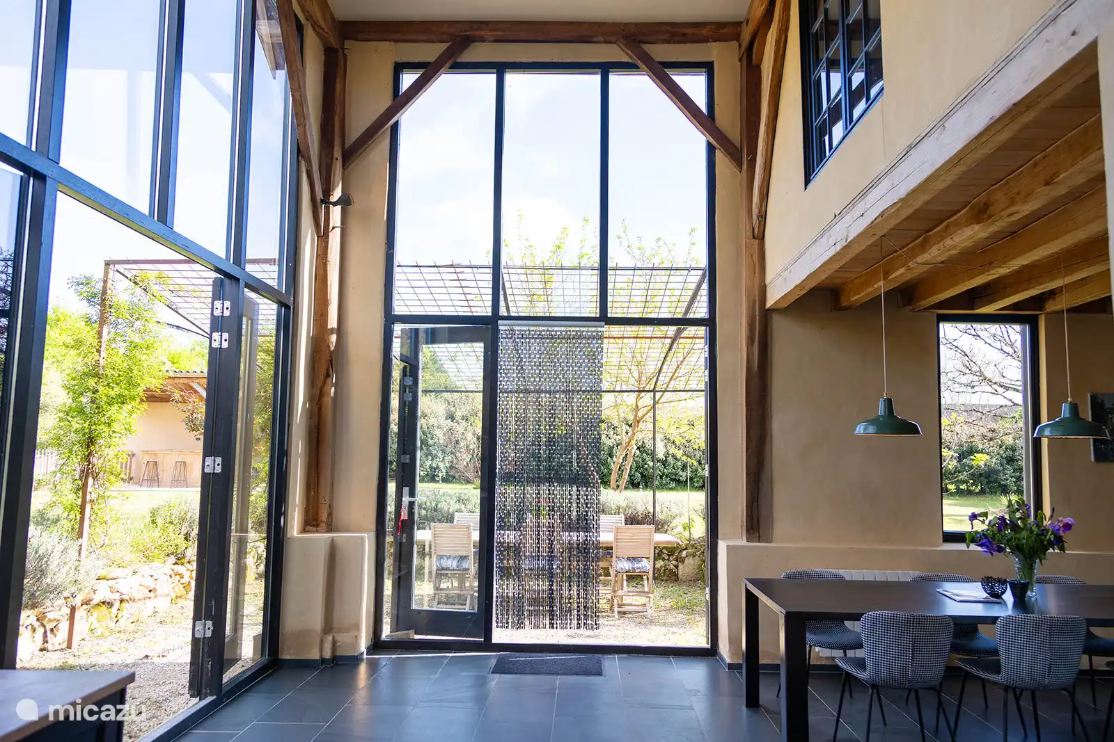 De grote glazen puien