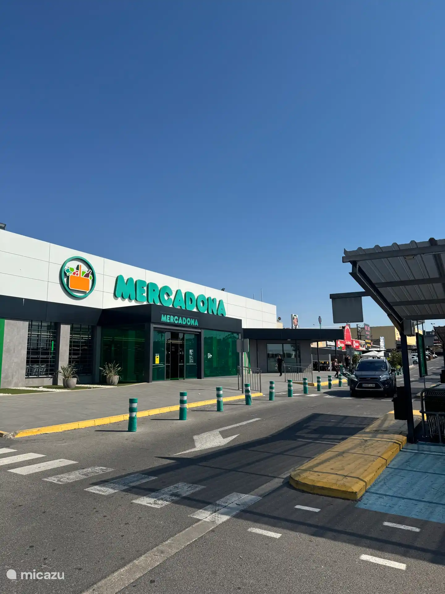 Supermarkt net buiten de residentie 