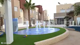 Zona de juegos de agua separada.