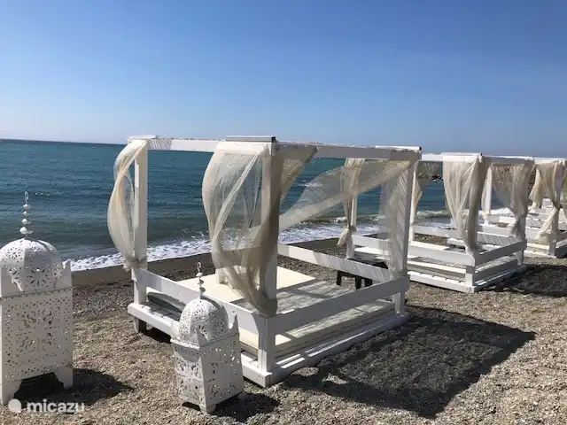 Plages à 12 km de la maison avec de beaux boulevards et pistes cyclables le long de la côte