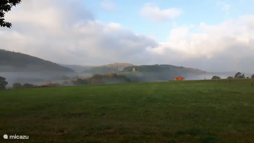 Vista a la izquierda de la casa.